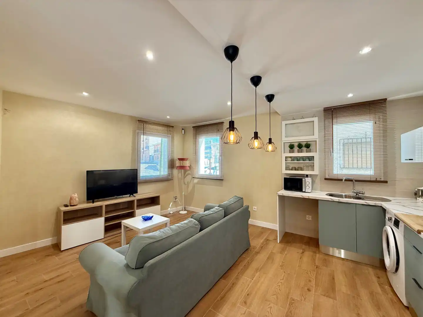 Wohnzimmer von Einfamilien-Reihenhaus zum Verkauf in Las Ventas de Retamosa mit Klimaanlage, Heizung und Terrasse