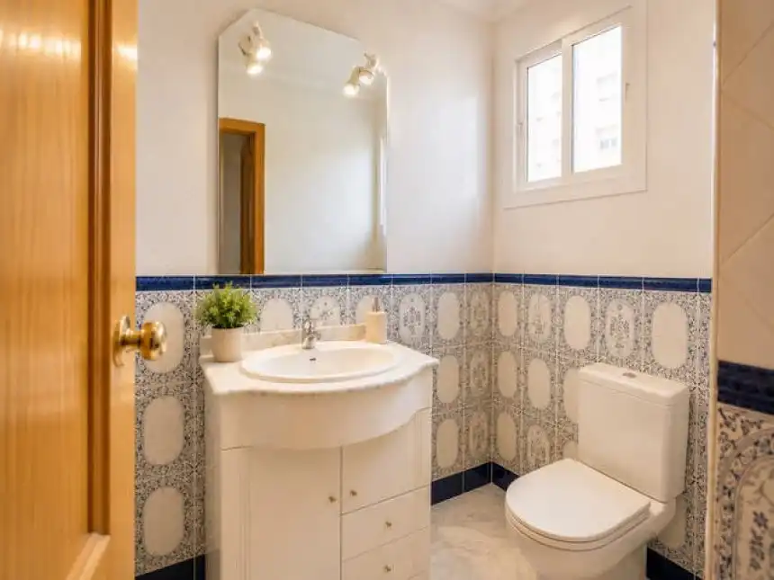 Bany de Apartament en venda en Torremolinos amb Aire condicionat, Calefacció i Terrassa