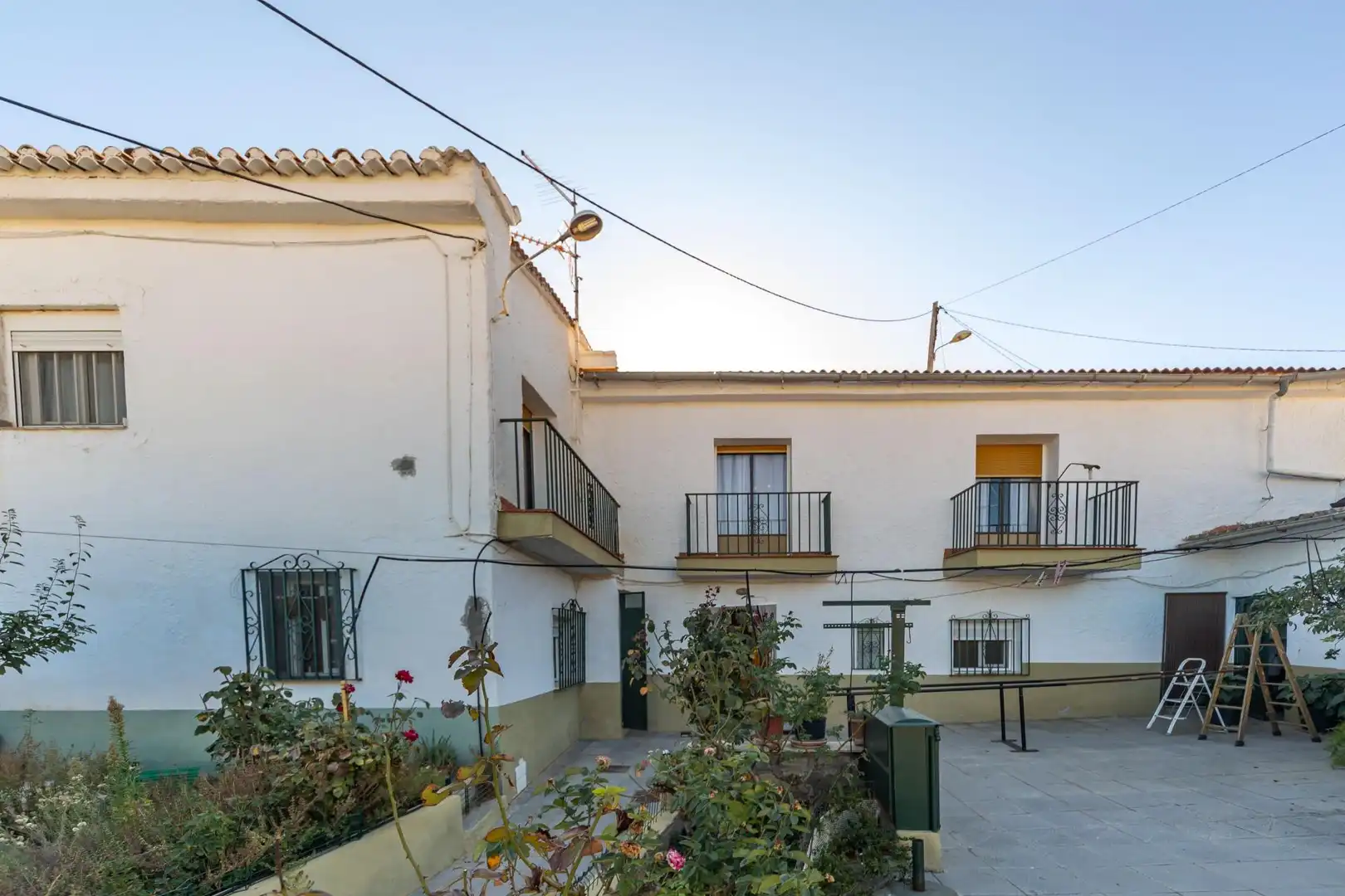 Vista exterior de Finca rústica en venda en Guadix amb Calefacció, Jardí privat i Traster