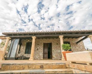 Vista exterior de Casa o xalet en venda en Nerja amb Aire condicionat, Terrassa i Piscina