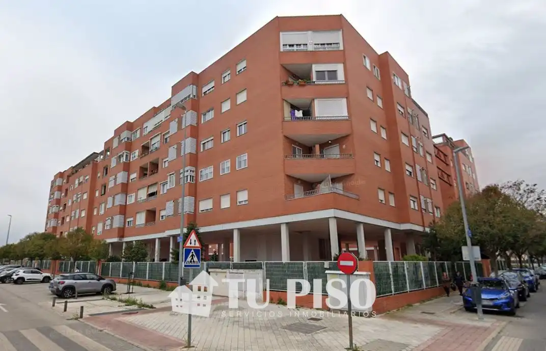 Vista exterior de Pis en venda en Fuenlabrada amb Aire condicionat, Calefacció i Jardí privat