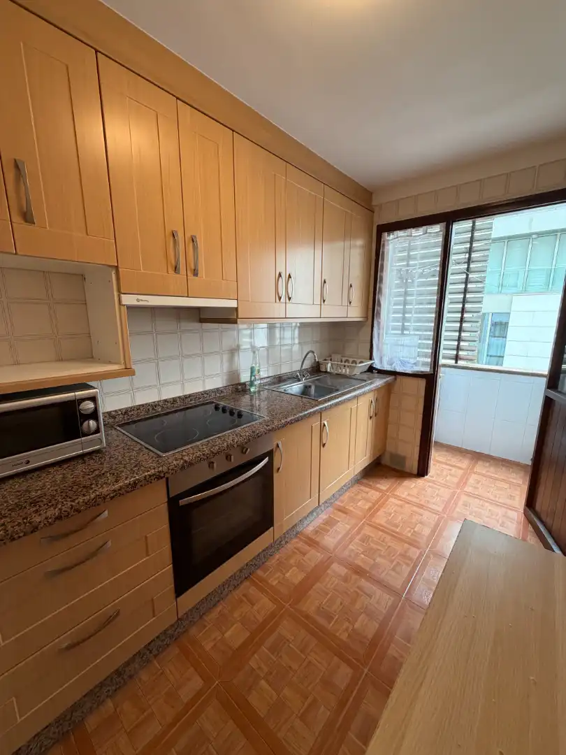 Küche von Wohnung zur Miete in Oviedo  mit Heizung, Parkett und Abstellraum