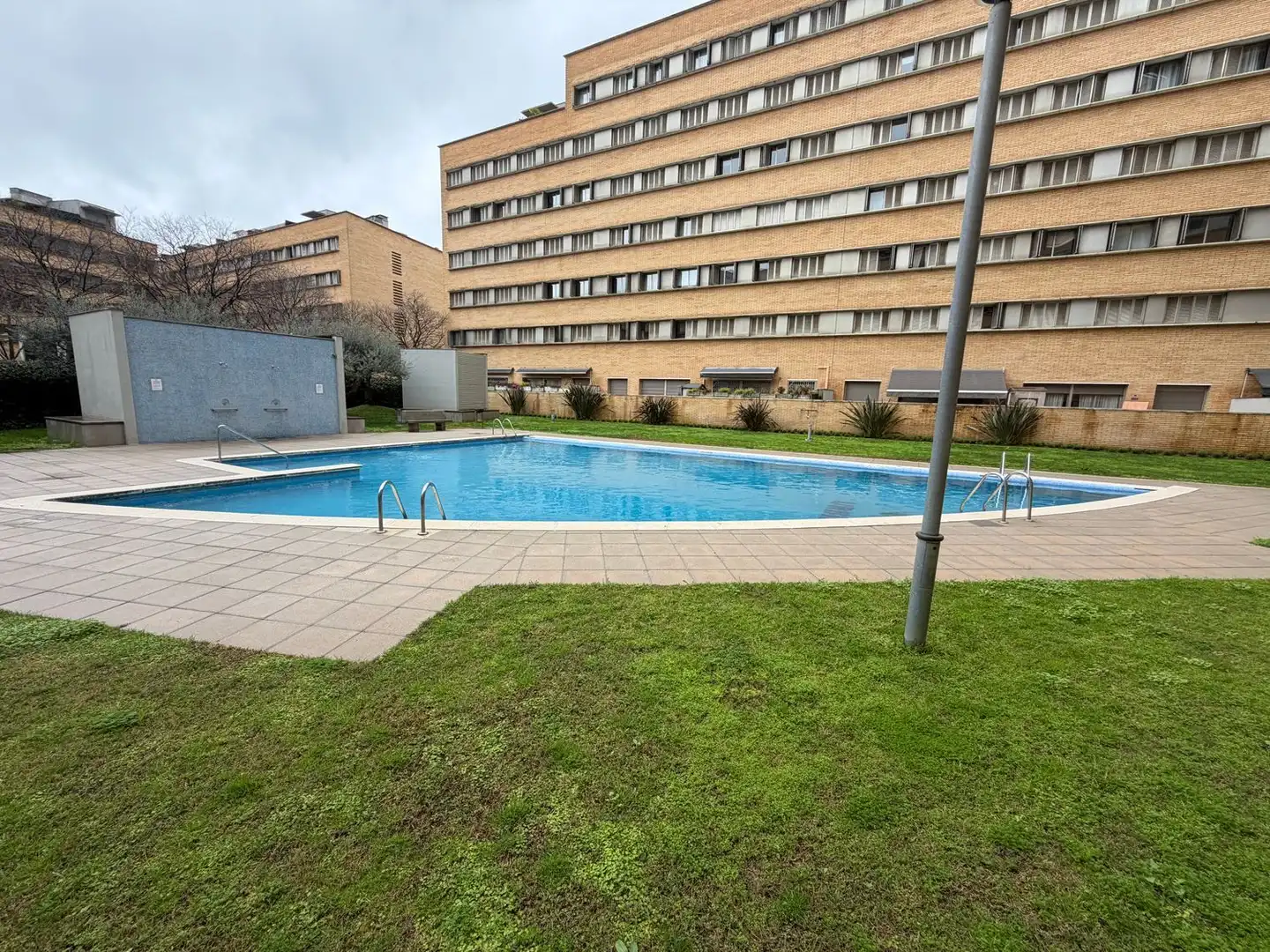 Piscina de Piso en venta en Girona con Aire acondicionado, Jardín privado y Terraza