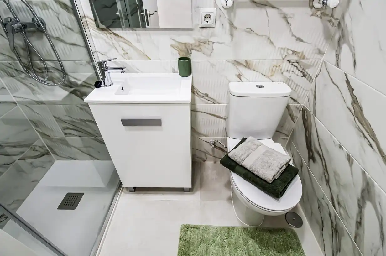 Bathroom of Flat for sale in Madrid  with Air Conditioner, Heating and Terrace