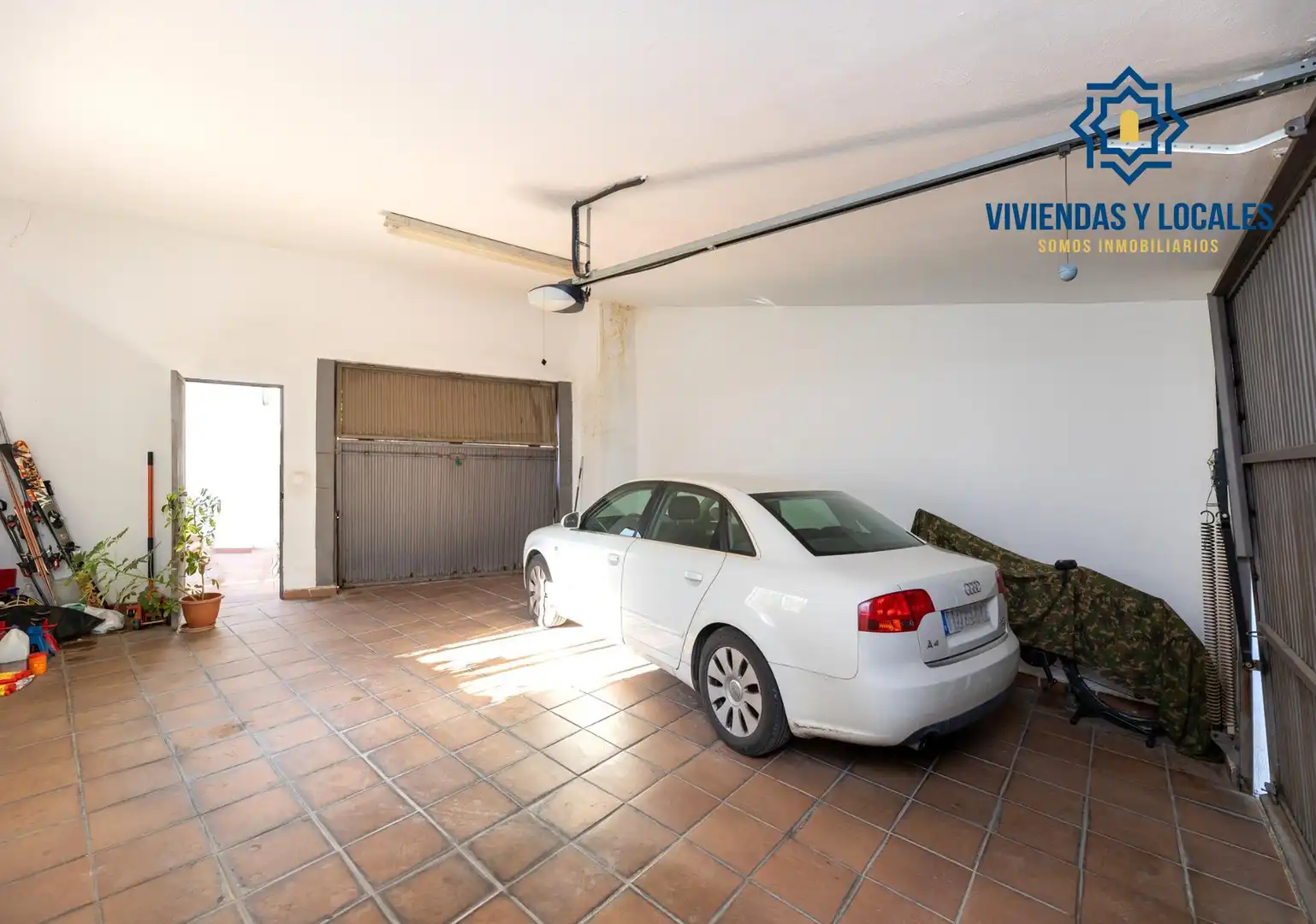Aparcament de Casa o xalet en venda en Cájar amb Piscina