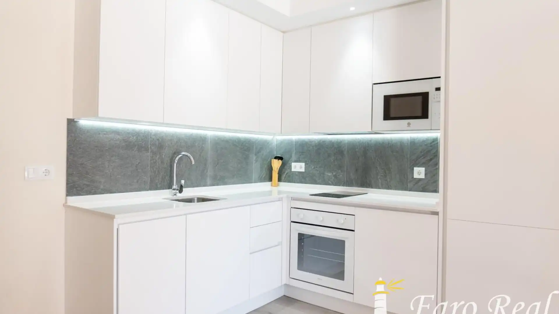 Planta baixa en venda a De Las Infantas, Edf. Infanta María Luisa, Centro - Calzada - Cabo Noval