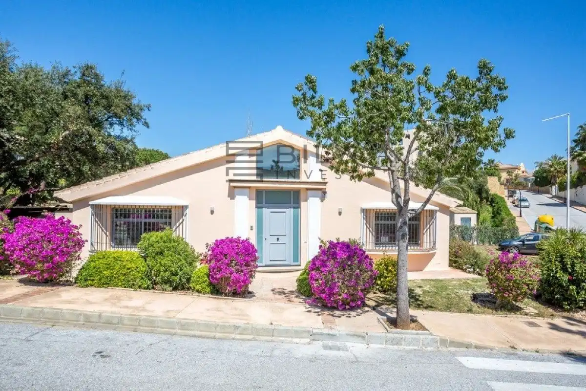 Villa avec piscine à vendre à Urb. el Manantial