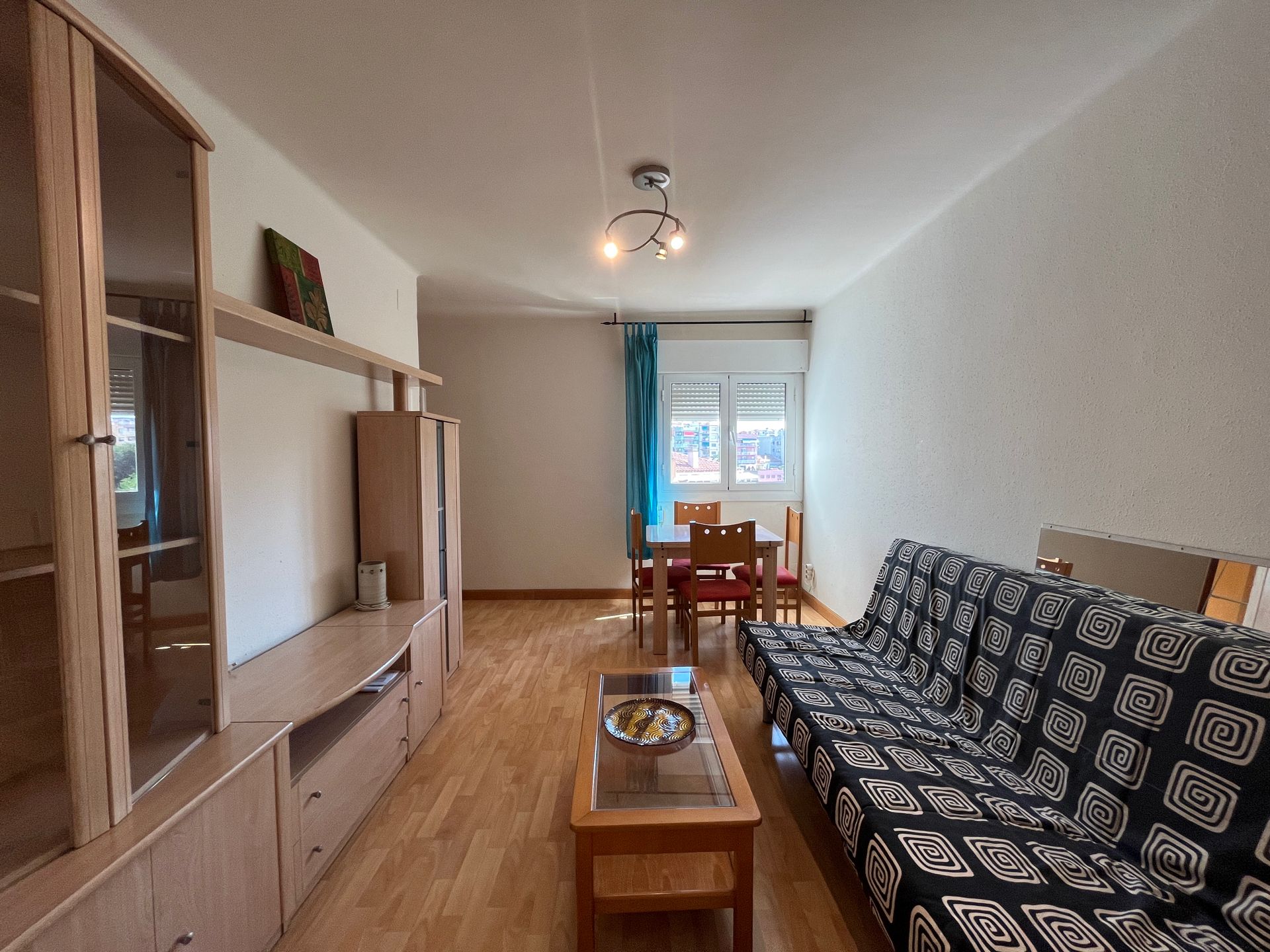 Living room of Flat to rent in Cerdanyola del Vallès  with Parquet flooring, Furnished and Oven