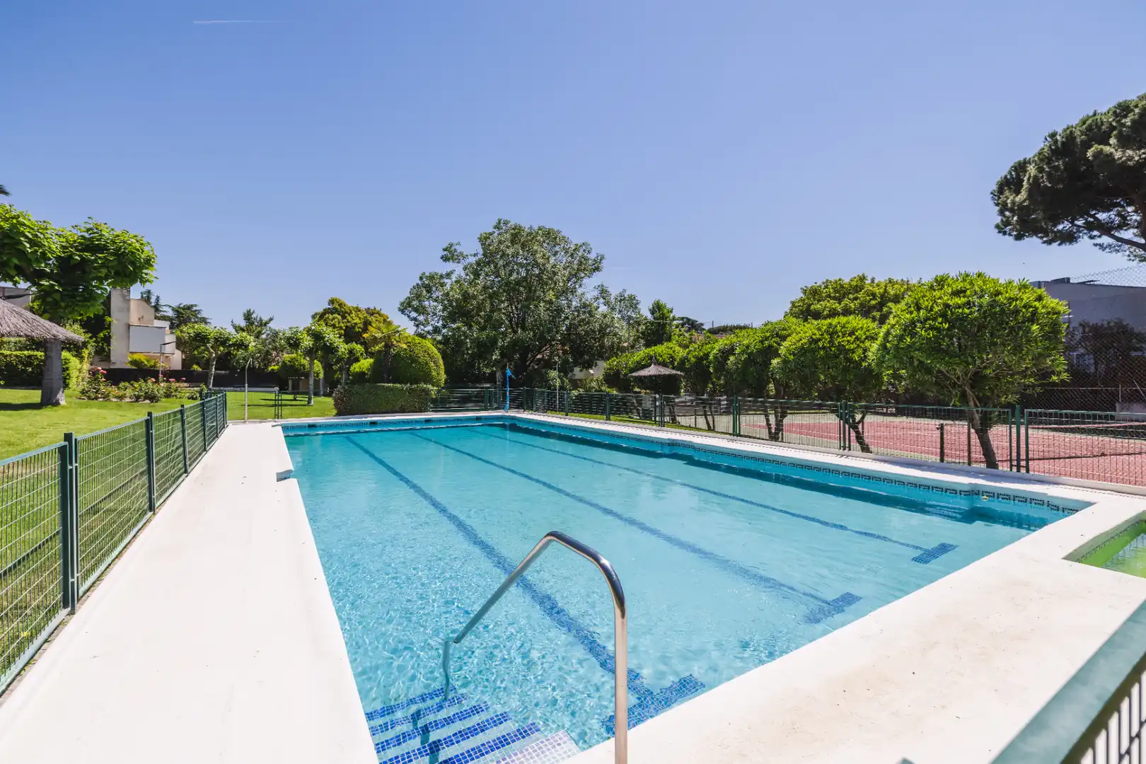 Piscina de Casa o chalet en venta en Las Rozas de Madrid con Aire acondicionado, Calefacción y Jardín privado