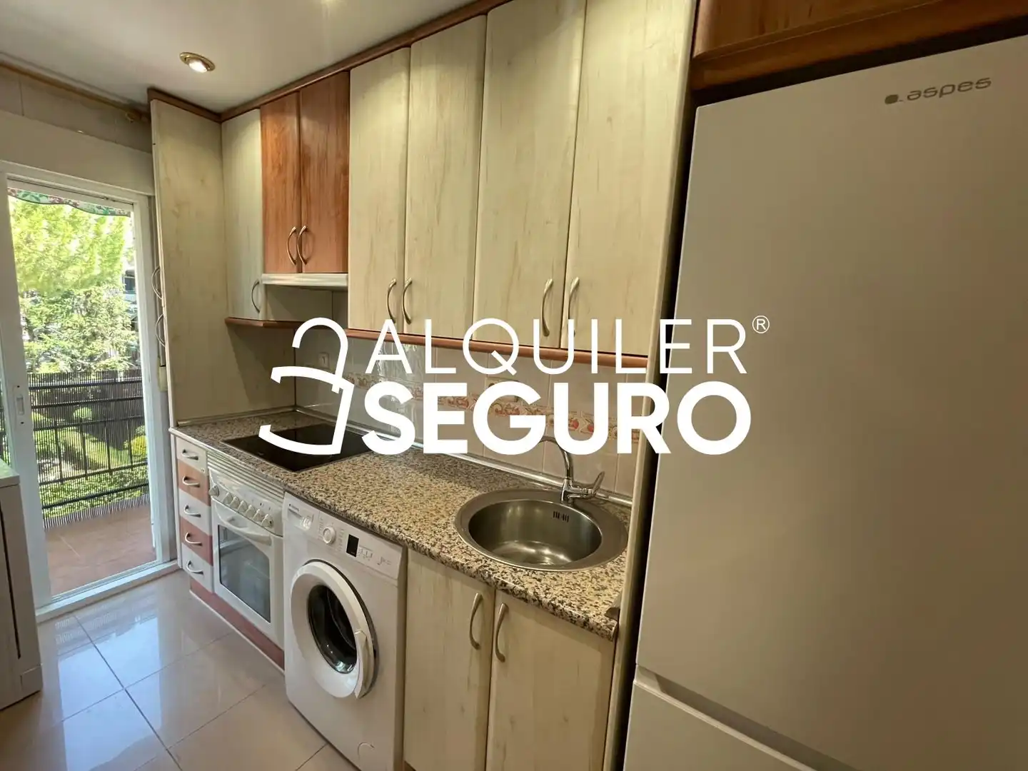 Cuina de Pis de lloguer en Madrid amb Aire condicionat, Calefacció i Terrassa