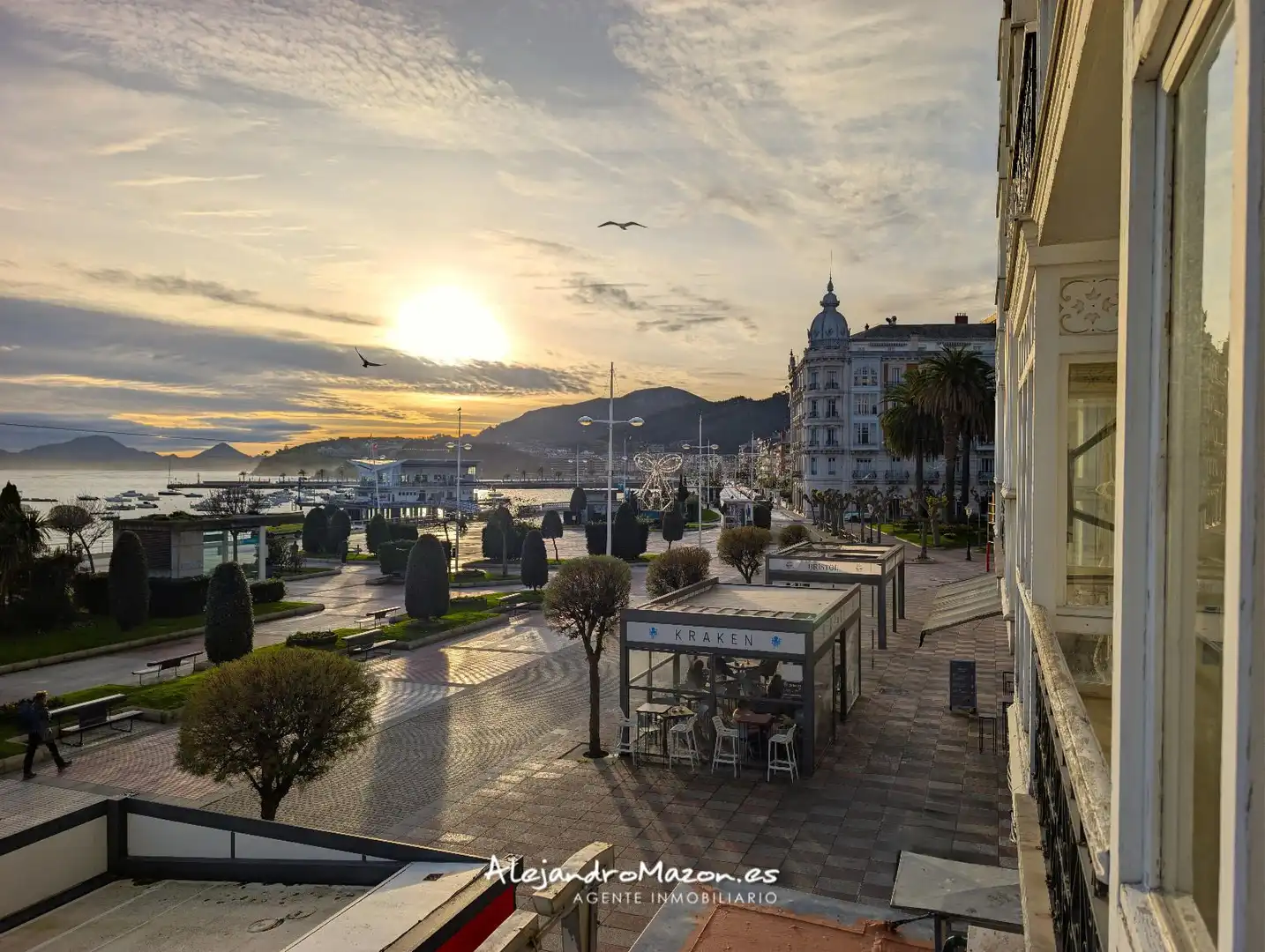 Vista exterior de Piso en venta en Castro-Urdiales con Aire acondicionado, Calefacción y Terraza