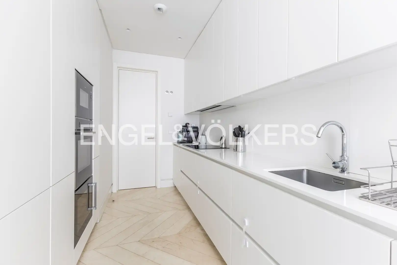 Cuina de Apartament en venda en Madrid amb Calefacció, Jardí privat i Traster