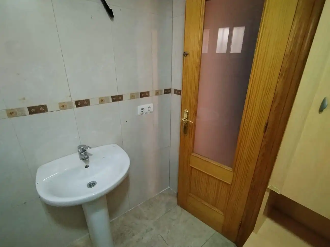 Baño de Apartamento en venta en Benidorm con Jardín privado, Terraza y Piscina comunitaria