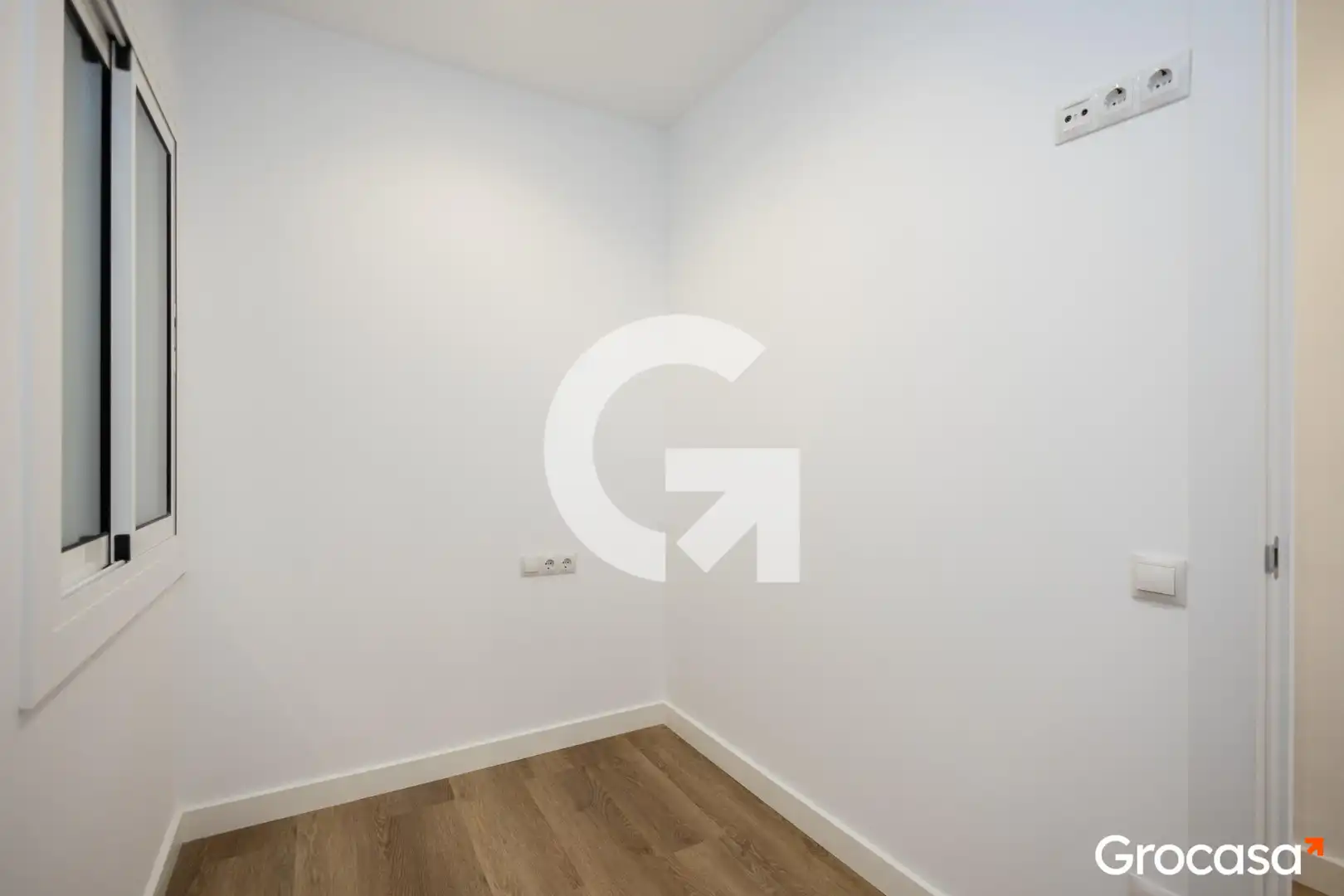 Flat for sale in Sant Vicenç Dels Horts  with Air Conditioner, Heating and Oven