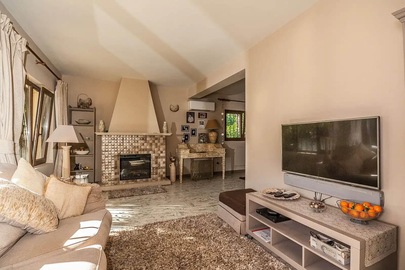 Sala de estar de Casa o chalet en venta en Marbella con Aire acondicionado, Jardín privado y Terraza