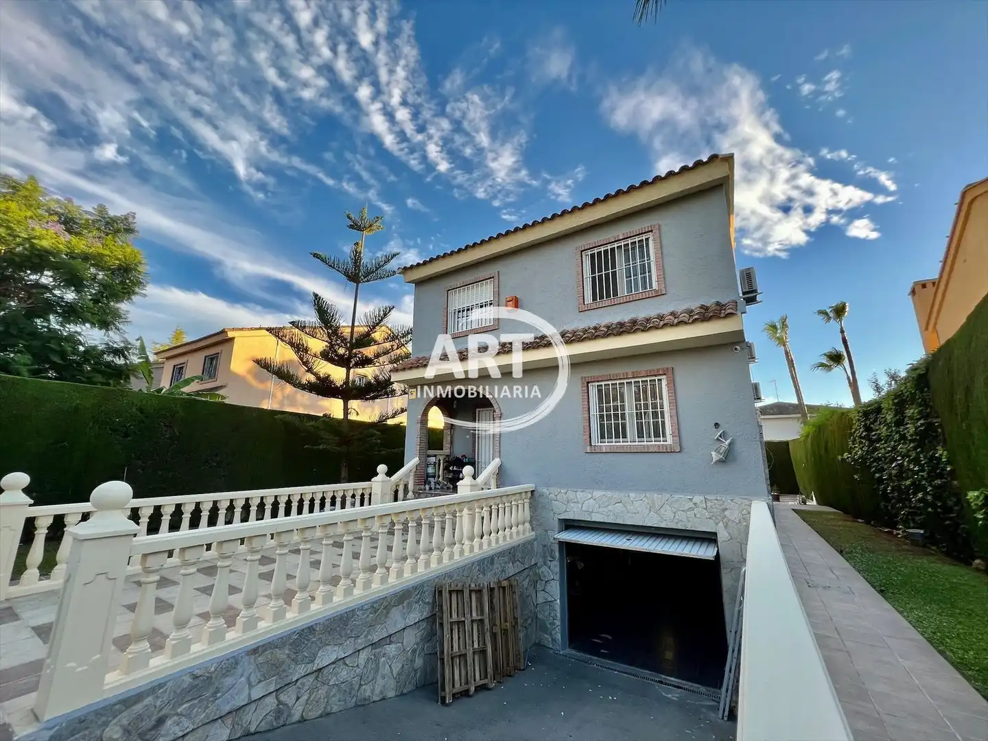 Vista exterior de Casa o xalet de lloguer en L'Eliana amb Aire condicionat, Calefacció i Jardí privat