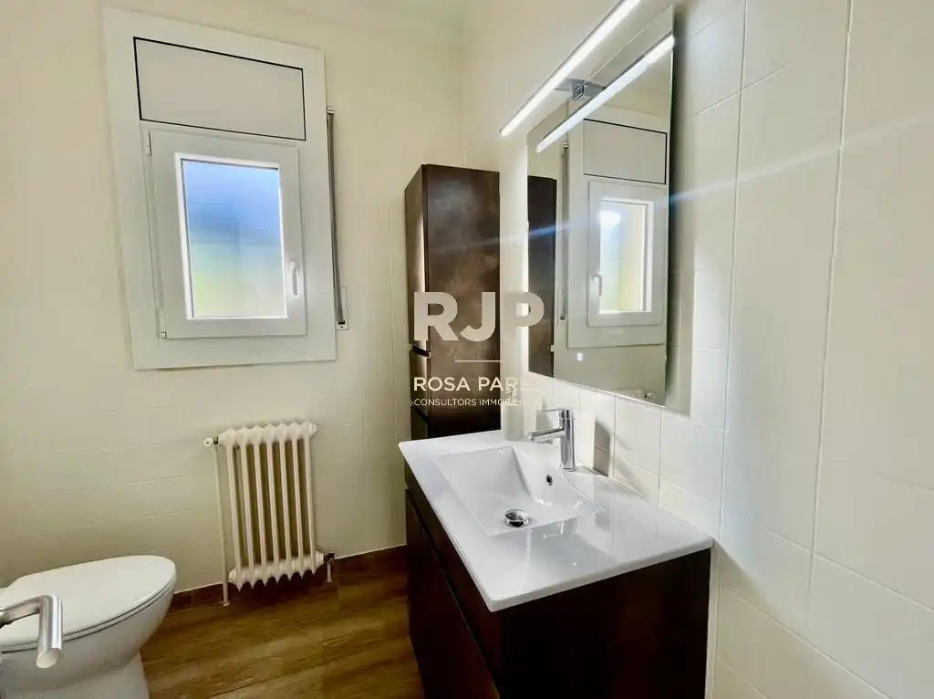 Bathroom of Houses for rent in Centelles  with Heating, Terrace and Storage room