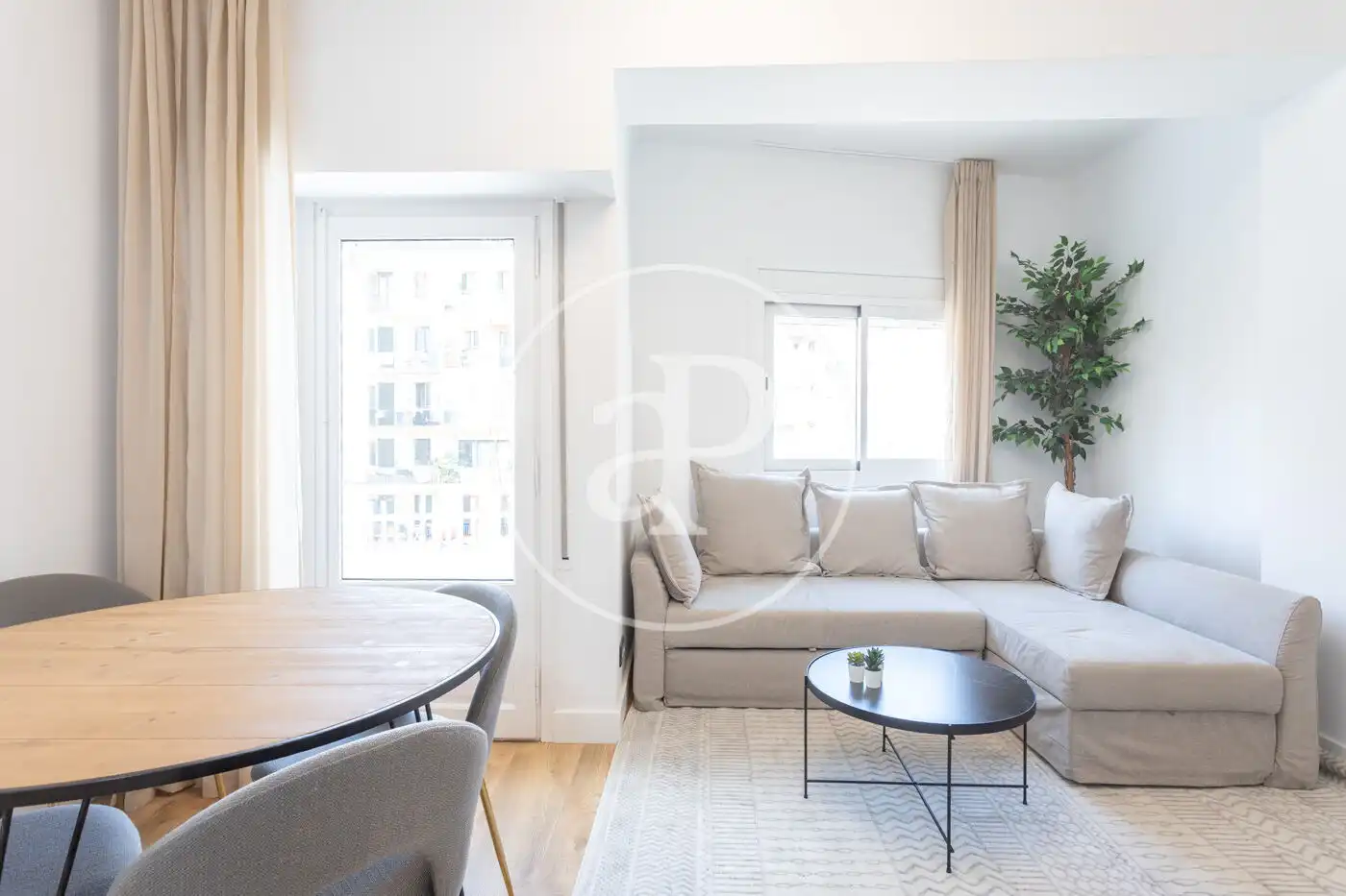 Flat for rent in Carrer de la Marina, Fort Pienc