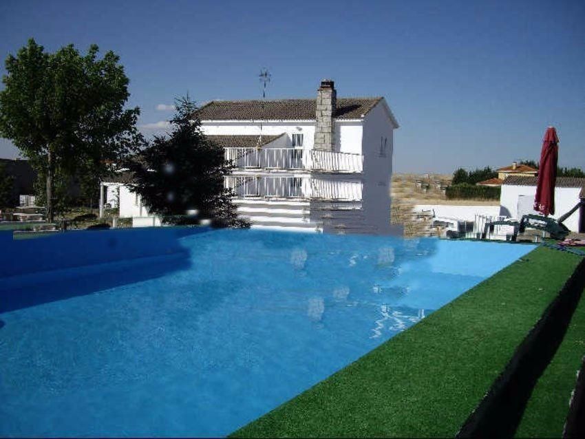 Piscina de Casa o xalet en venda en Arapiles amb Calefacció, Terrassa i Traster