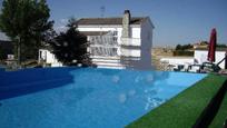 Piscina de Casa o xalet en venda en Arapiles amb Calefacció, Terrassa i Traster