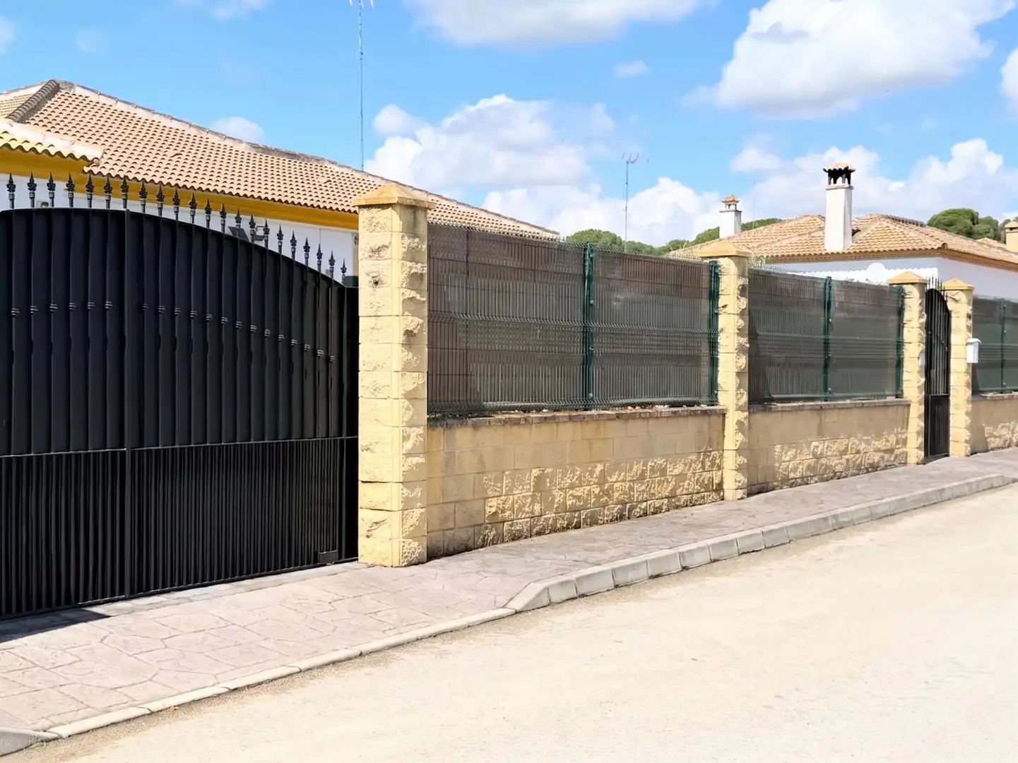 Exterior view of Houses for sale in Hinojos  with Air Conditioner, Heating and Private garden