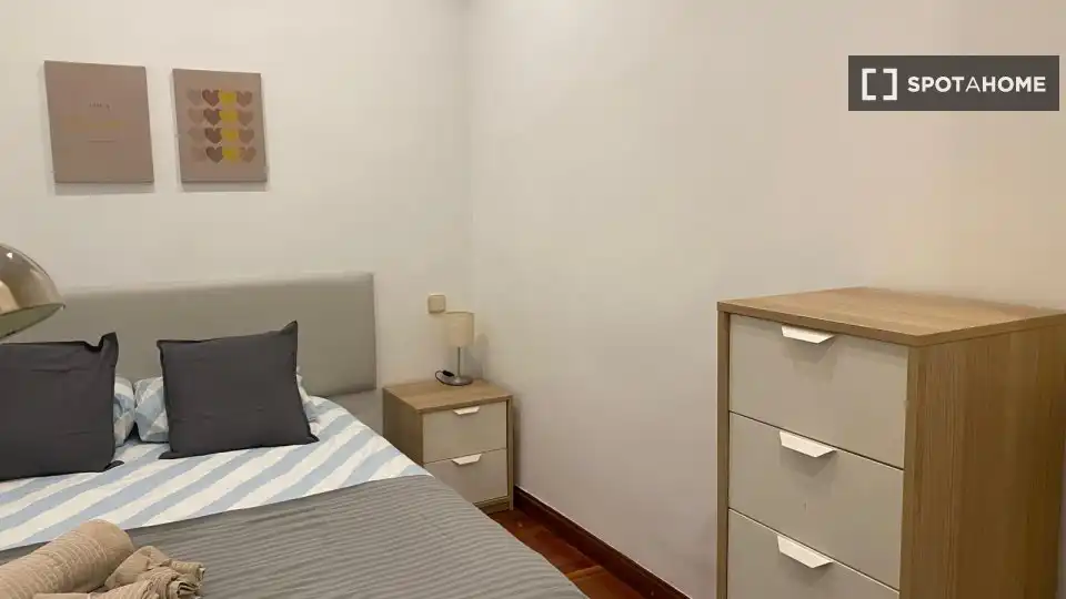 Bedroom of Flat for rent in Madrid  with Air Conditioner, Heating and Furnished