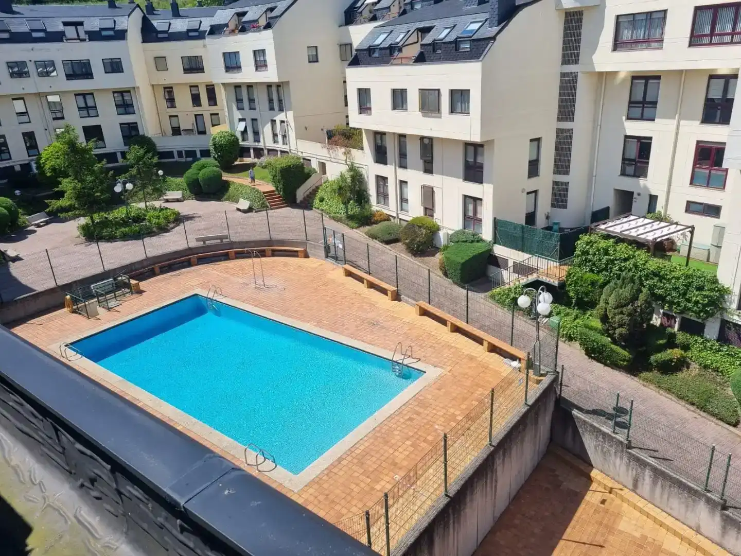 Piscina de Pis en venda en A Coruña Capital  amb Jardí privat, Parquet i Piscina