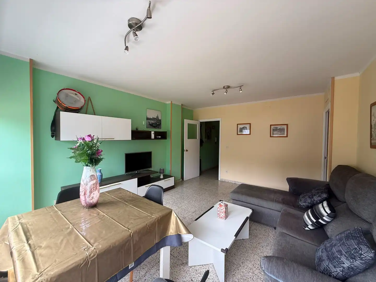 Sala d'estar de Pis de lloguer en Ferrol amb Calefacció, Moblat i Forn