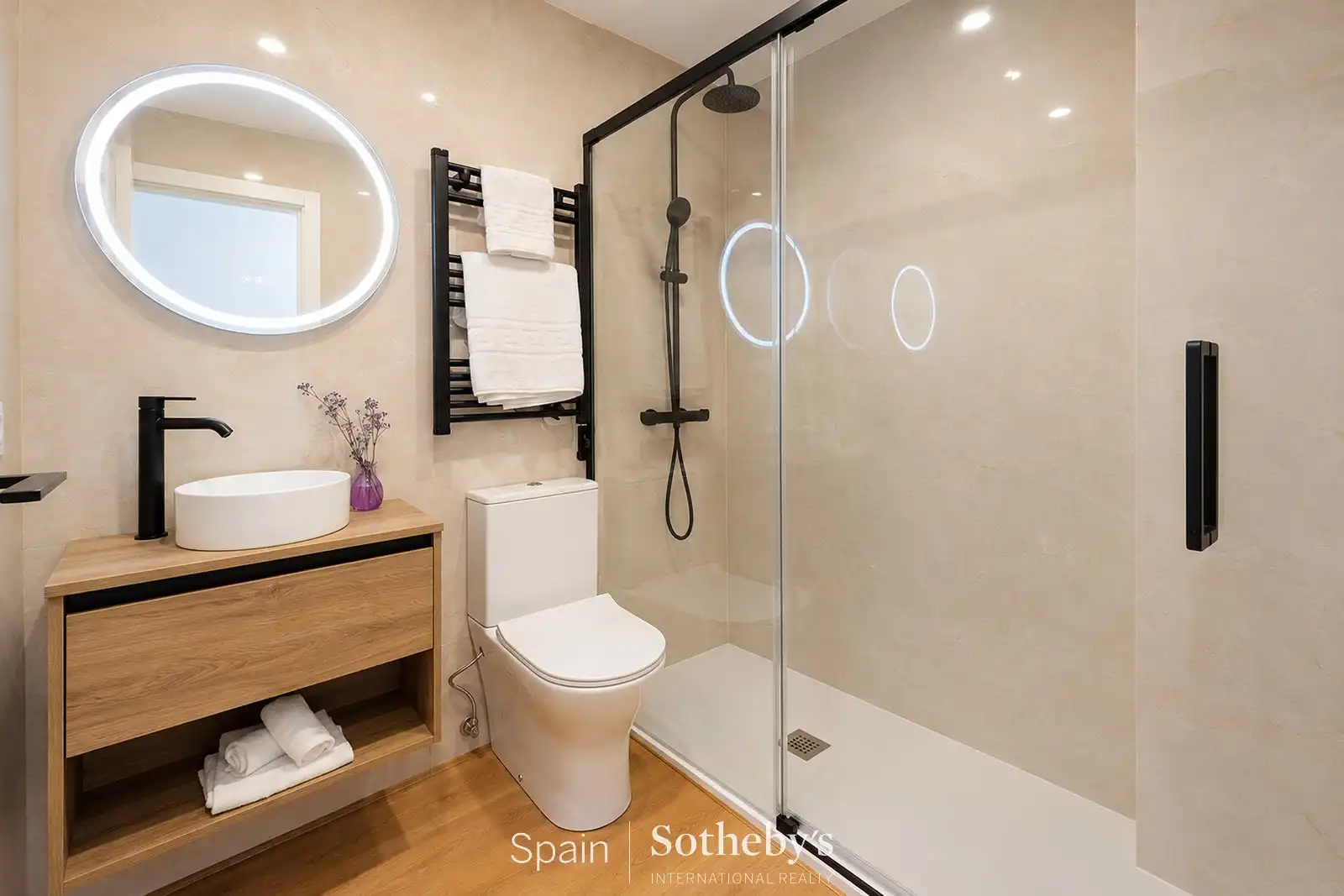 Bathroom of Apartments for sale in Madrid  with Air Conditioner, Heating and Storage room