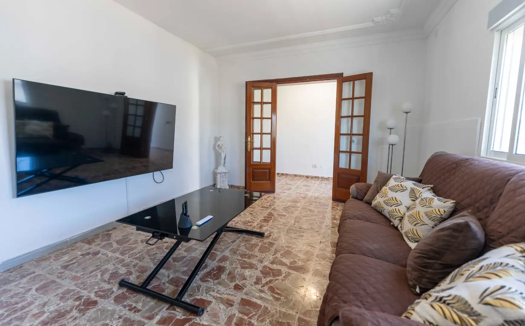 Sala d'estar de Casa o xalet en venda en San Cristóbal de la Laguna amb Jardí privat, Terrassa i Moblat