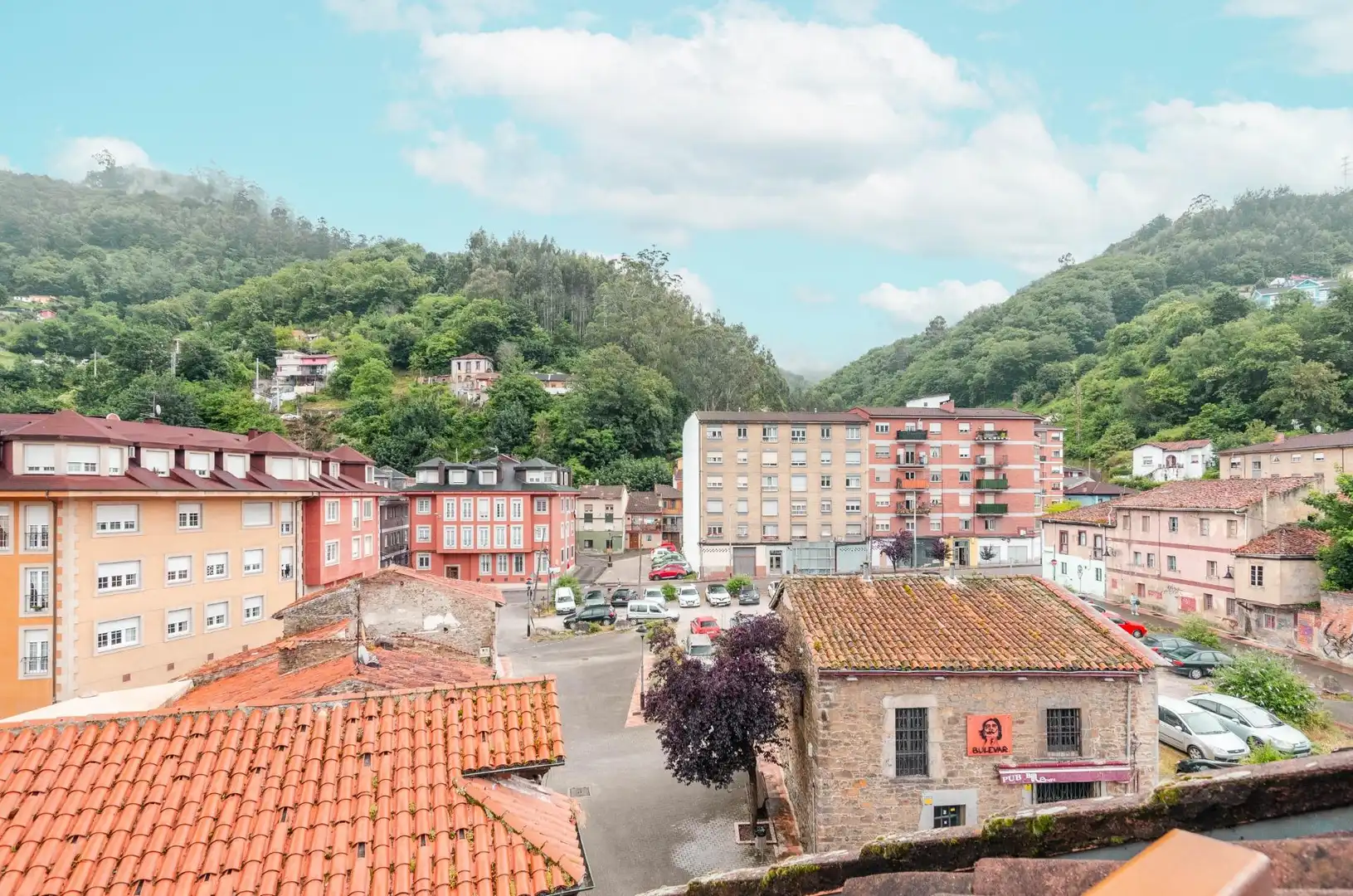 Vista exterior de Piso en venta en Mieres (Asturias) con Calefacción, Amueblado y Balcón