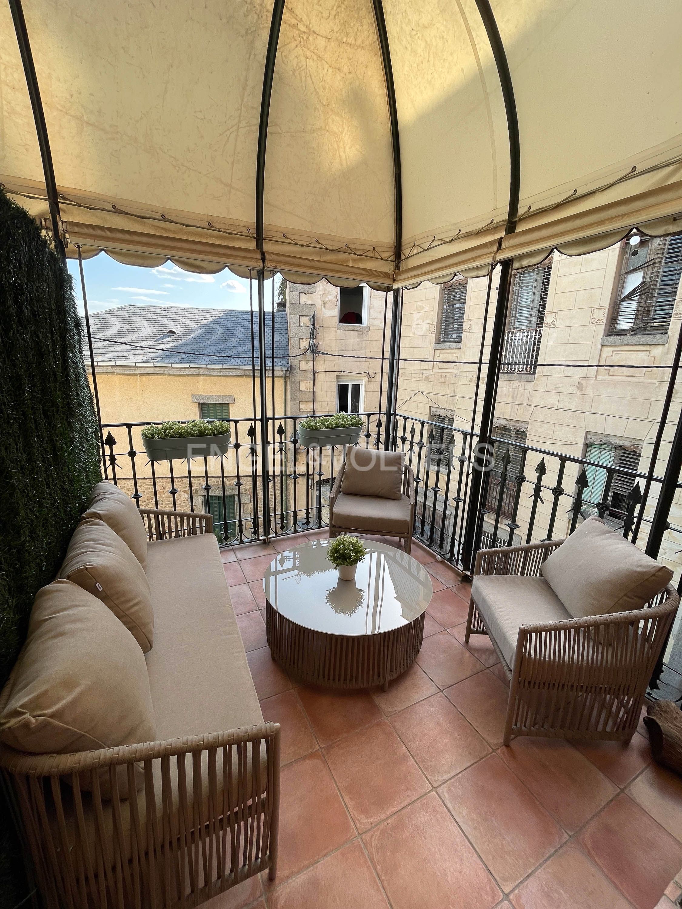 Terraza de Dúplex de alquiler en San Lorenzo de El Escorial con Calefacción, Terraza y Amueblado