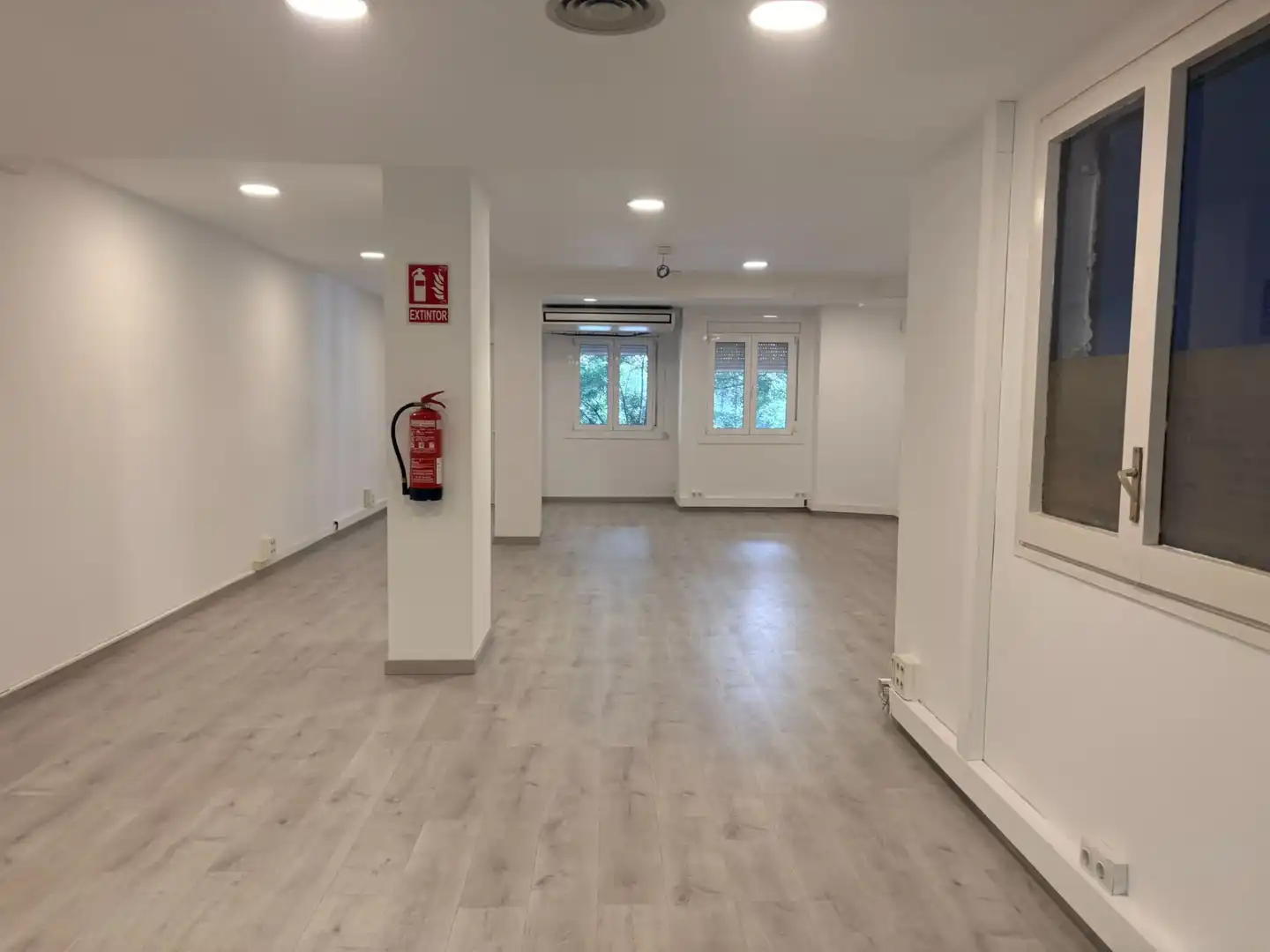 Office for rent in Barcelona  with Air Conditioner