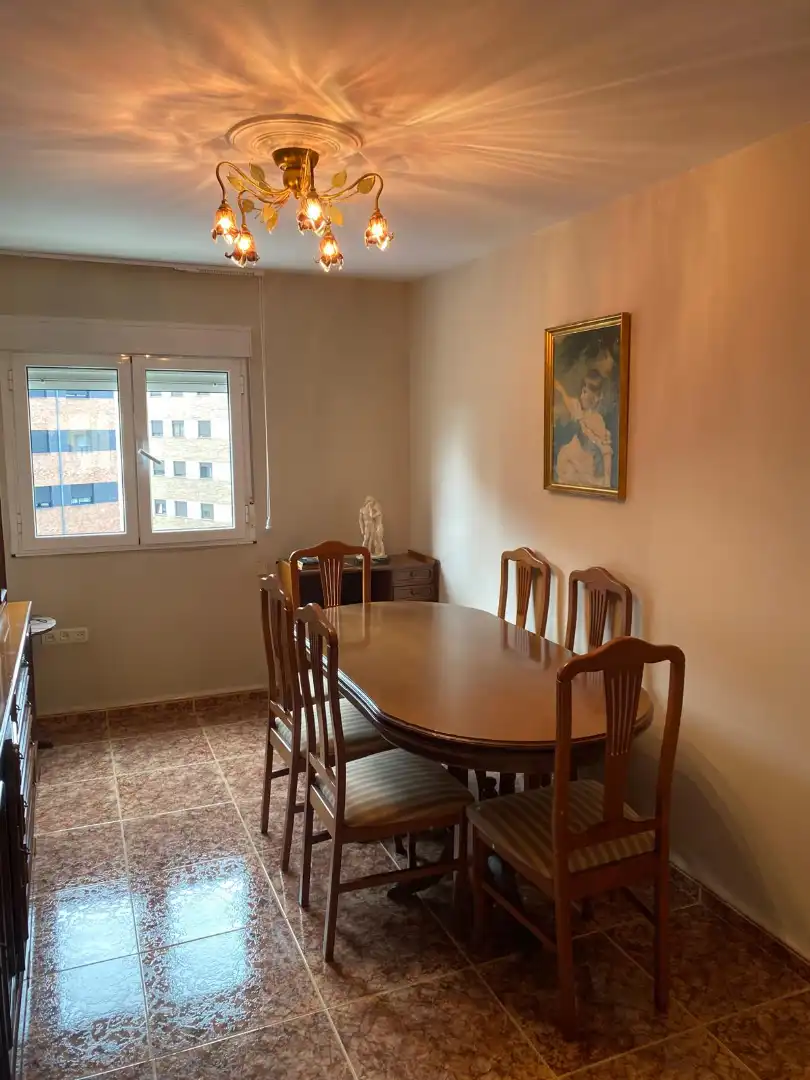 Comedor de Piso en venta en Avilés con Amueblado y Balcón