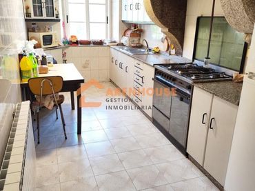 Casa con balcone in vendita a Leiro