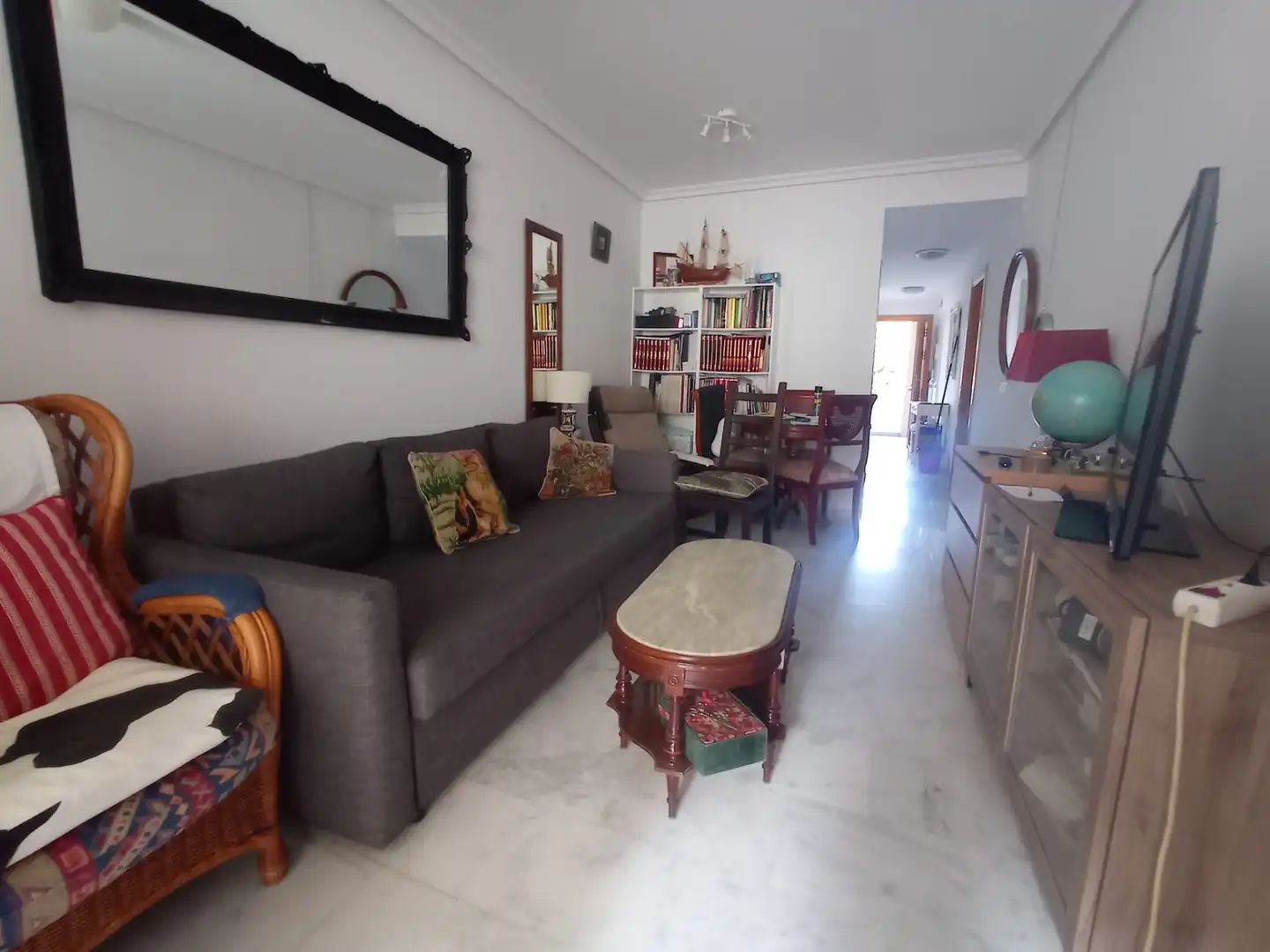 Sala de estar de Piso en venta en Fuengirola con Aire acondicionado, Terraza y Amueblado