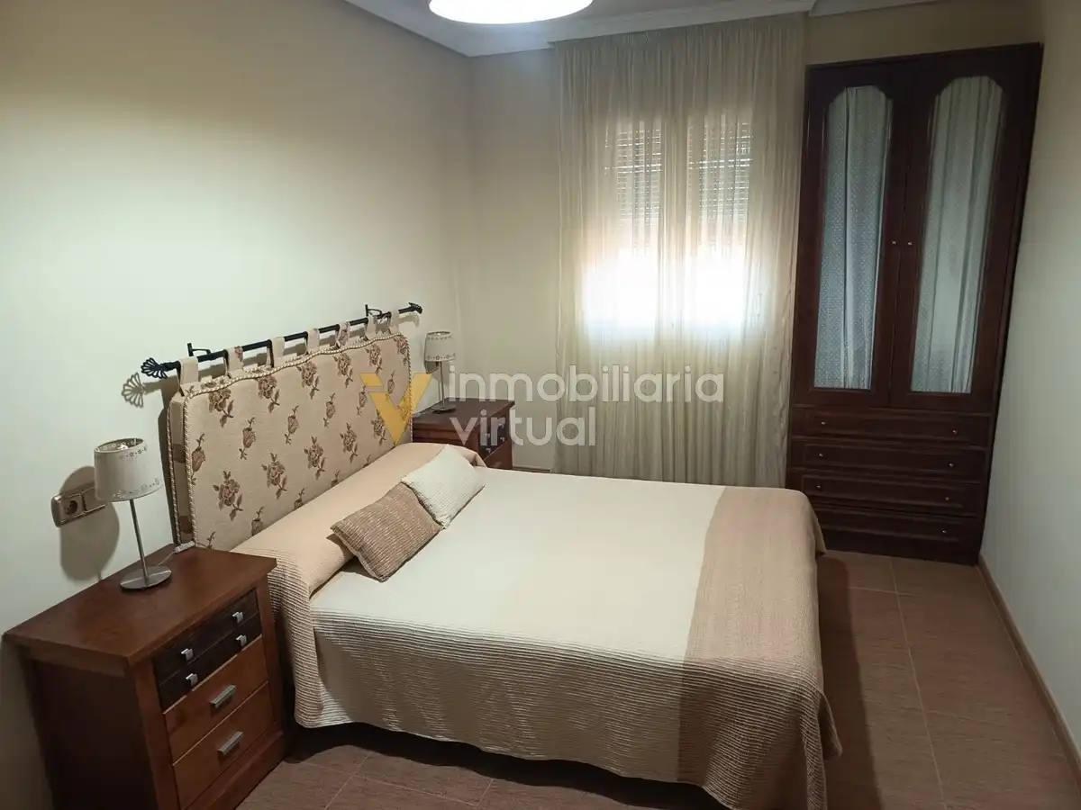 Habitación de Casa o chalet en venta en Lucena con Piscina y Amueblado