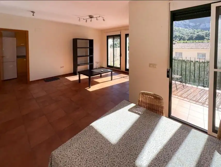 Einfamilien-Reihenhaus zum Verkauf in Alcalalí mit Klimaanlage, Privatgarten und Terrasse