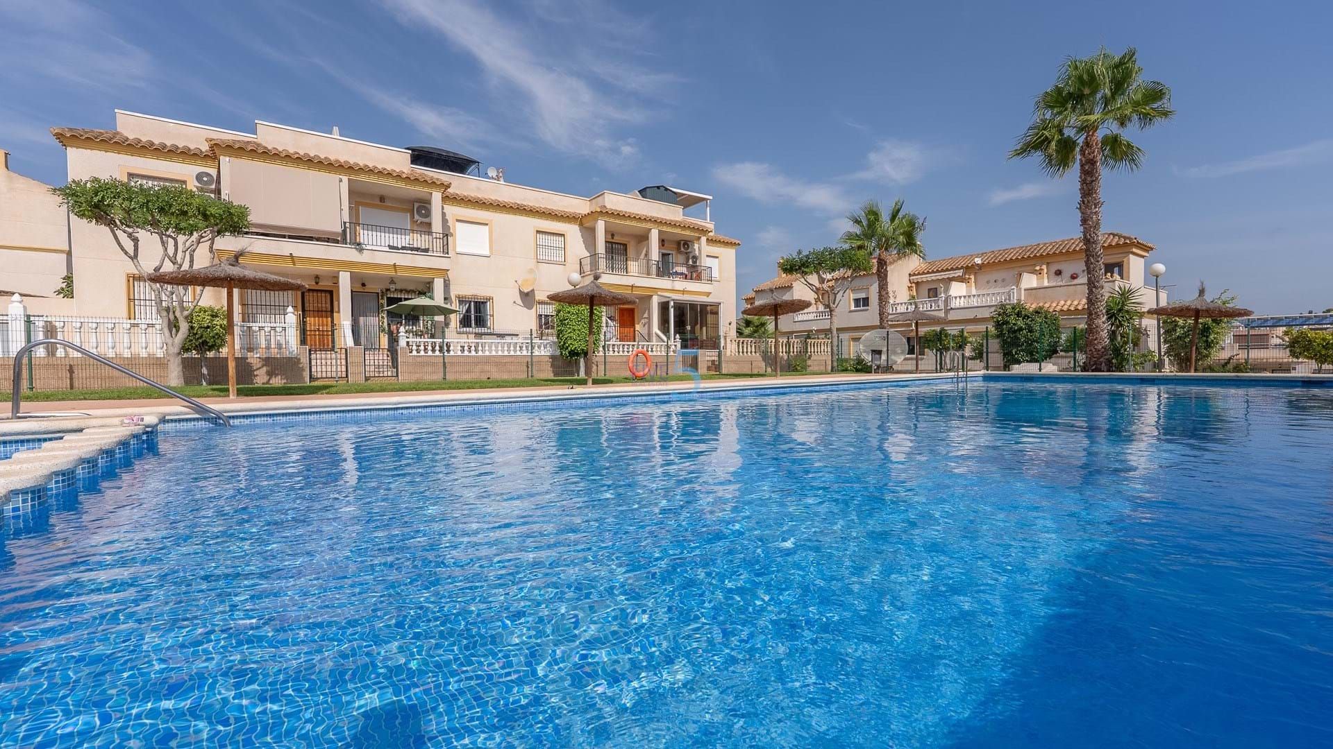 Piscina de Casa o xalet en venda en Orihuela amb Aire condicionat, Terrassa i Piscina