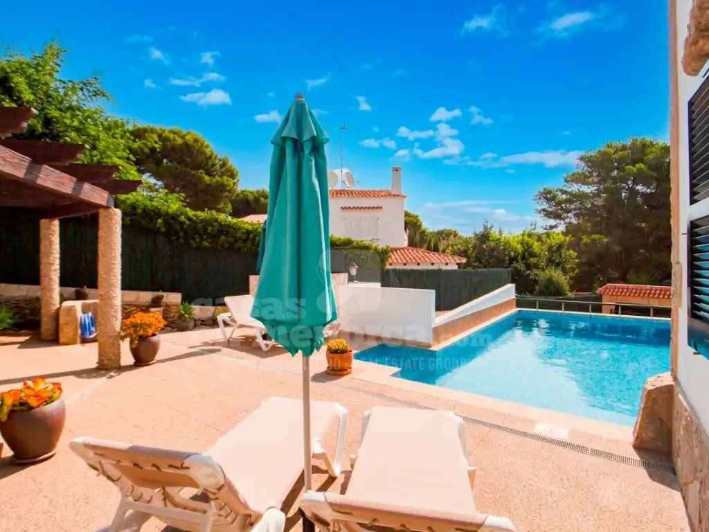 Vista exterior de Casa o xalet en venda en Es Mercadal amb Jardí privat i Piscina