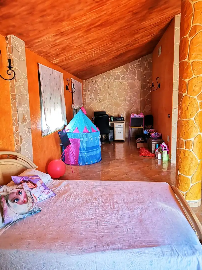 Dormitori de Casa o xalet en venda en Orihuela amb Jardí privat, Moblat i Balcó