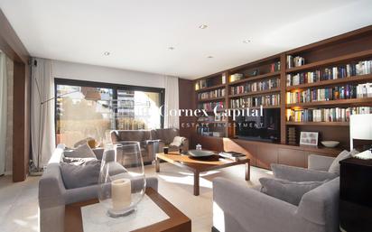 Living room of Flat for sale in  Barcelona Capital  with Air Conditioner, Heating and Terrace