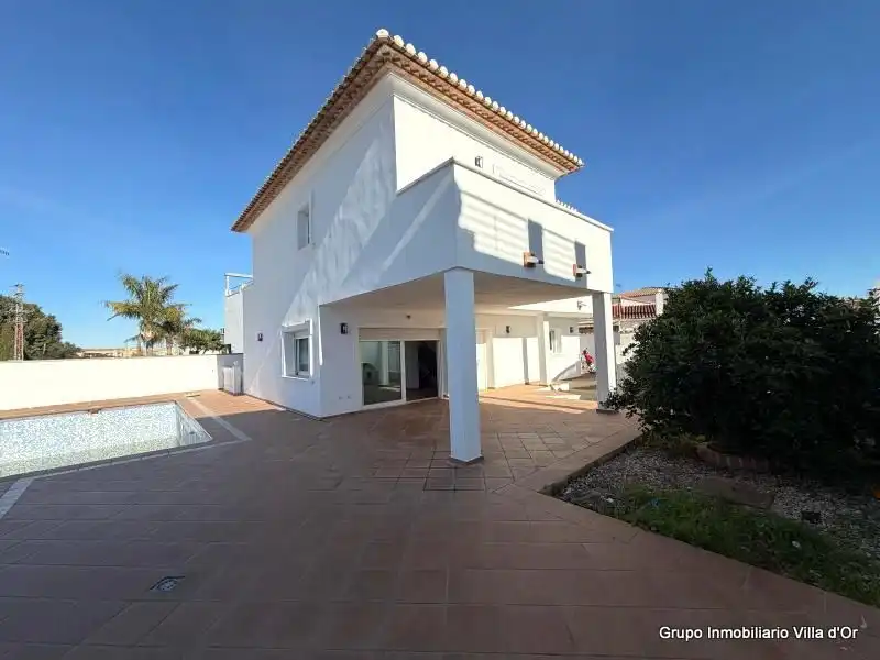 Außenansicht von Haus oder Chalet zum Verkauf in Dénia mit Klimaanlage, Heizung und Privatgarten