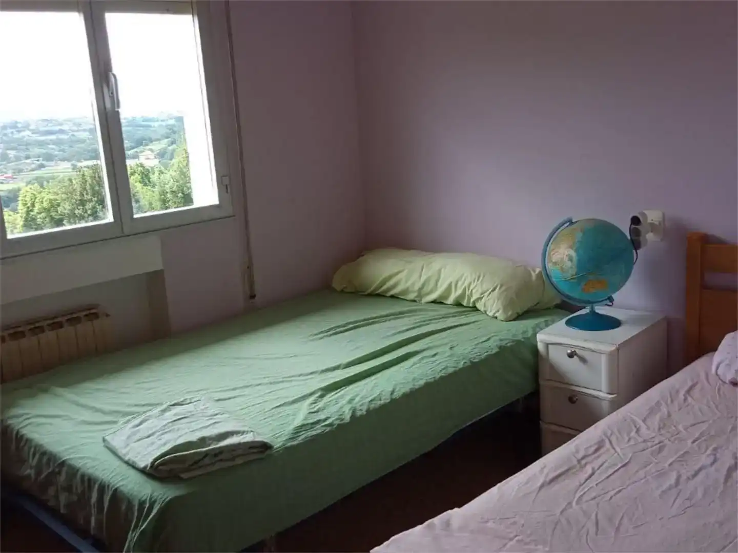 Habitación de Casa o chalet para compartir en Gijón  con Jardín privado, Trastero y Amueblado