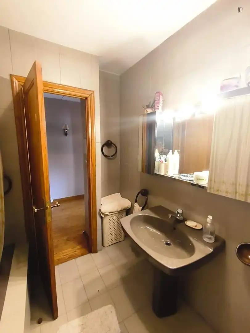 Baño de Casa o chalet para compartir en A Pobra de Trives  con Calefacción, Amueblado y Horno