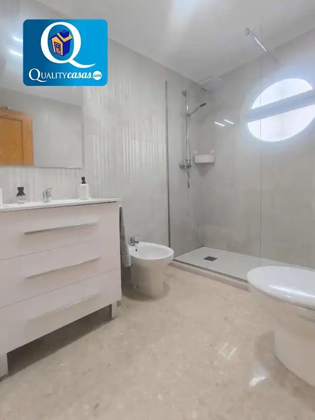 Bany de Apartament en venda en Elche / Elx amb Aire condicionat, Calefacció i Terrassa