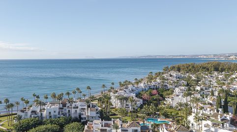 Exclusivo apartamento de 3 dormitorios y 3 baños en planta baja en la prestigiosa urbanización Alcazaba Beach, Estepona., imatge 3