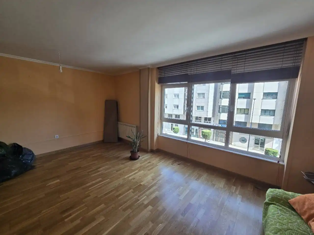 Sala de estar de Piso en venta en Lugo con Calefacción, Trastero y Alarma