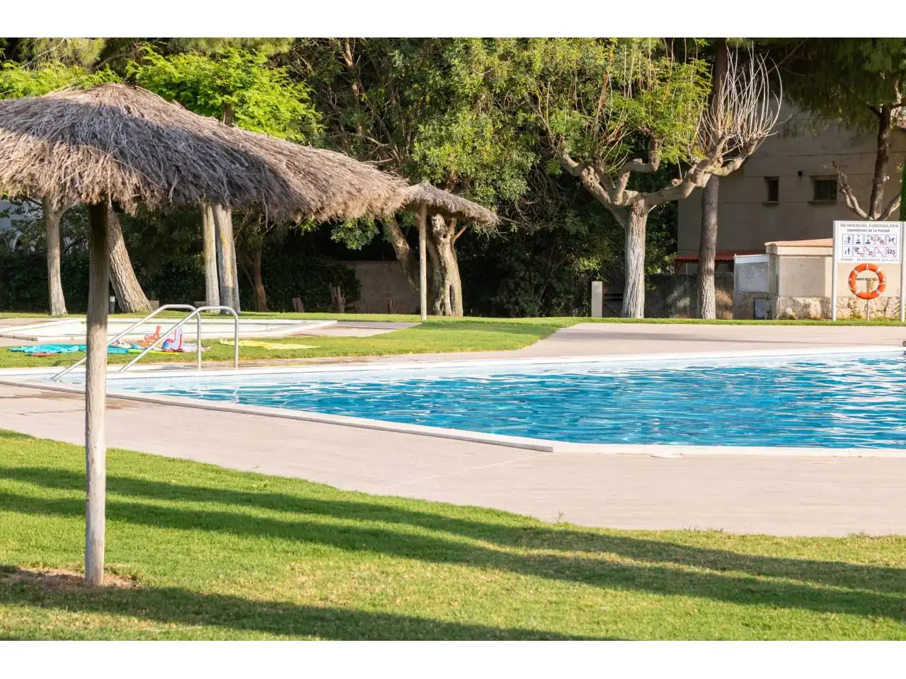 Swimming pool of Flat for sale in Cambrils  with Air Conditioner, Terrace and Furnished