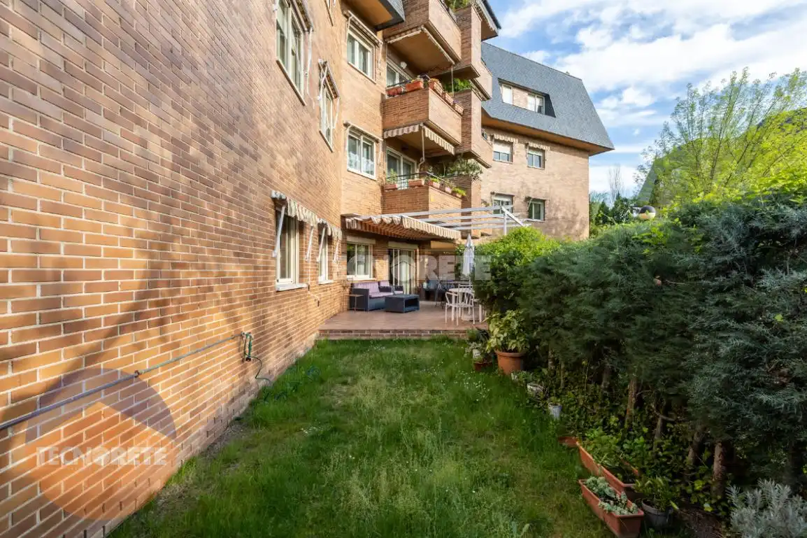 Vista exterior de Piso en venta en Majadahonda con Aire acondicionado y Piscina comunitaria